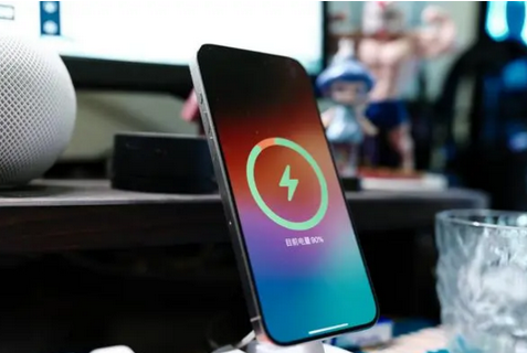 殷都苹果15换屏服务分享用什么充电器给iPhone15充电更好 